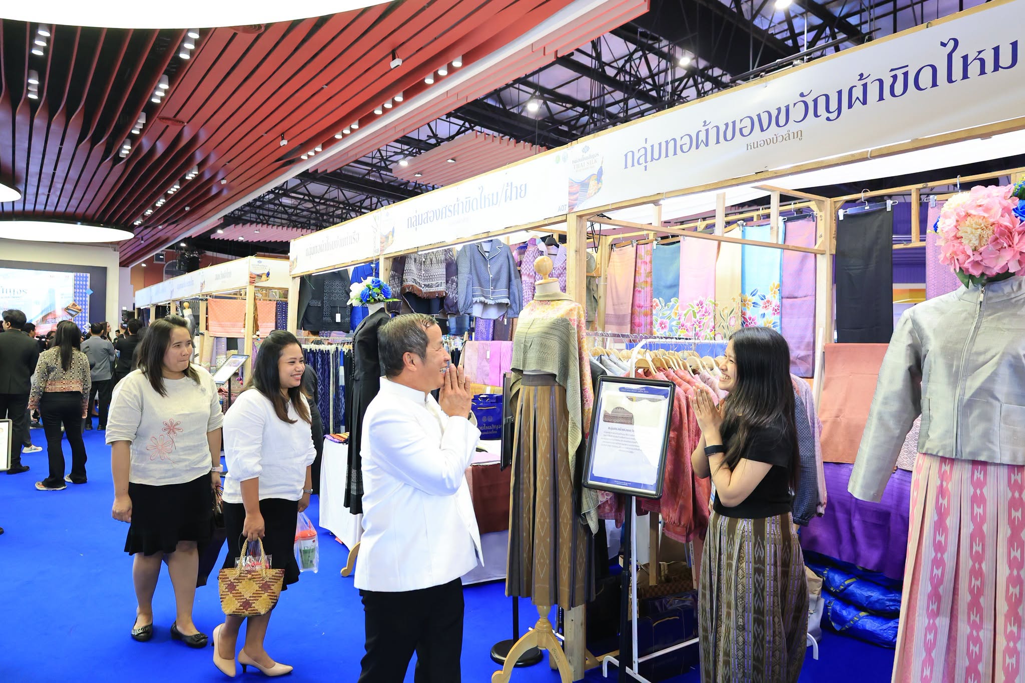 title - ส.ป.ก. ร่วมเป็นเกียรติในพิธีเปิดงานโครงการประชาสัมพันธ์และส่งเสริมการจำหน่ายผ้าไหมและผลิตภัณฑ์หม่อนไหมสัญจร ณ กรุงเทพมหานครและจังหวัดนนทบุรี ครั้งที่ 2